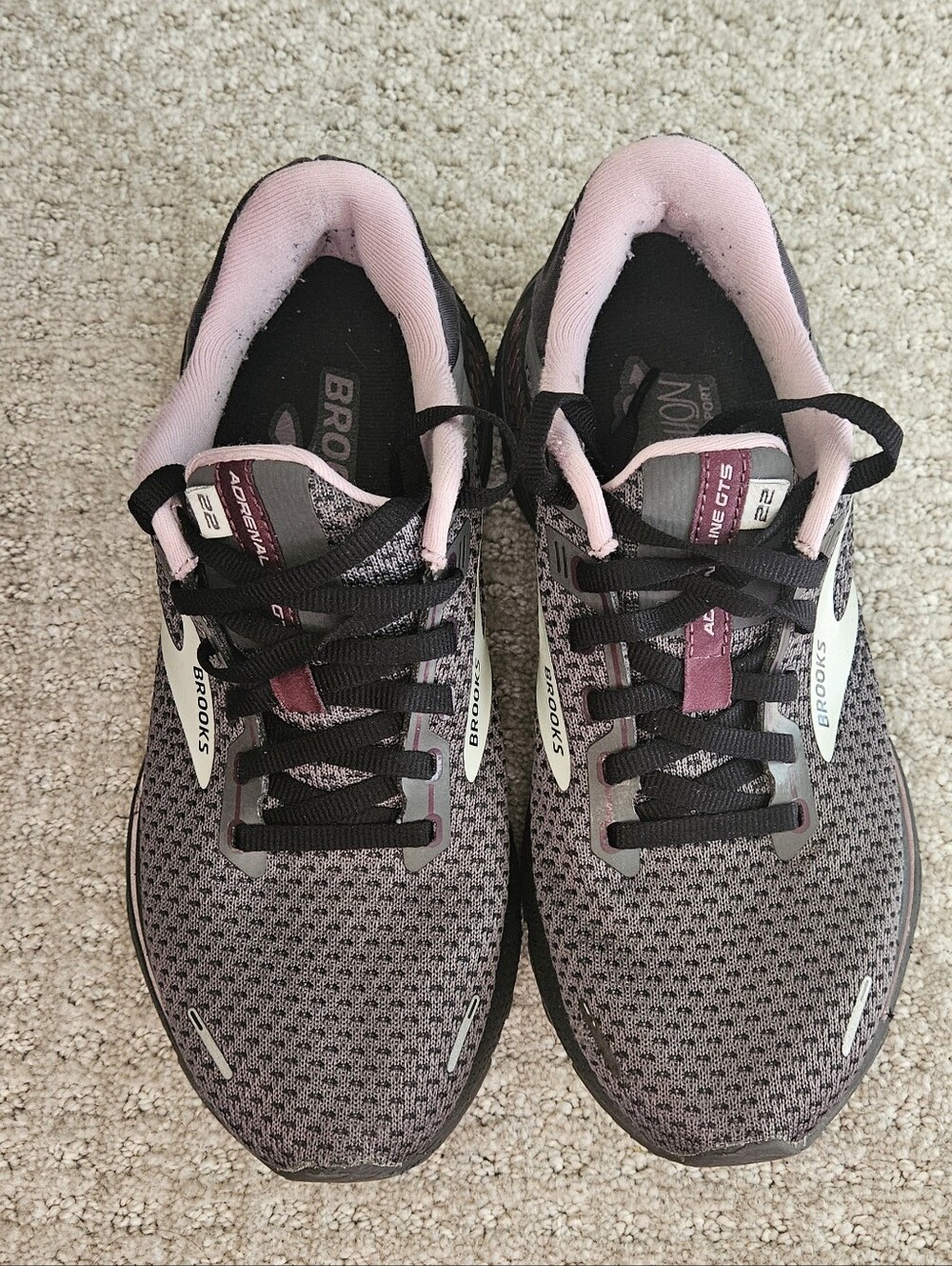 Brooks Women's Black and Pink Running Sneakers